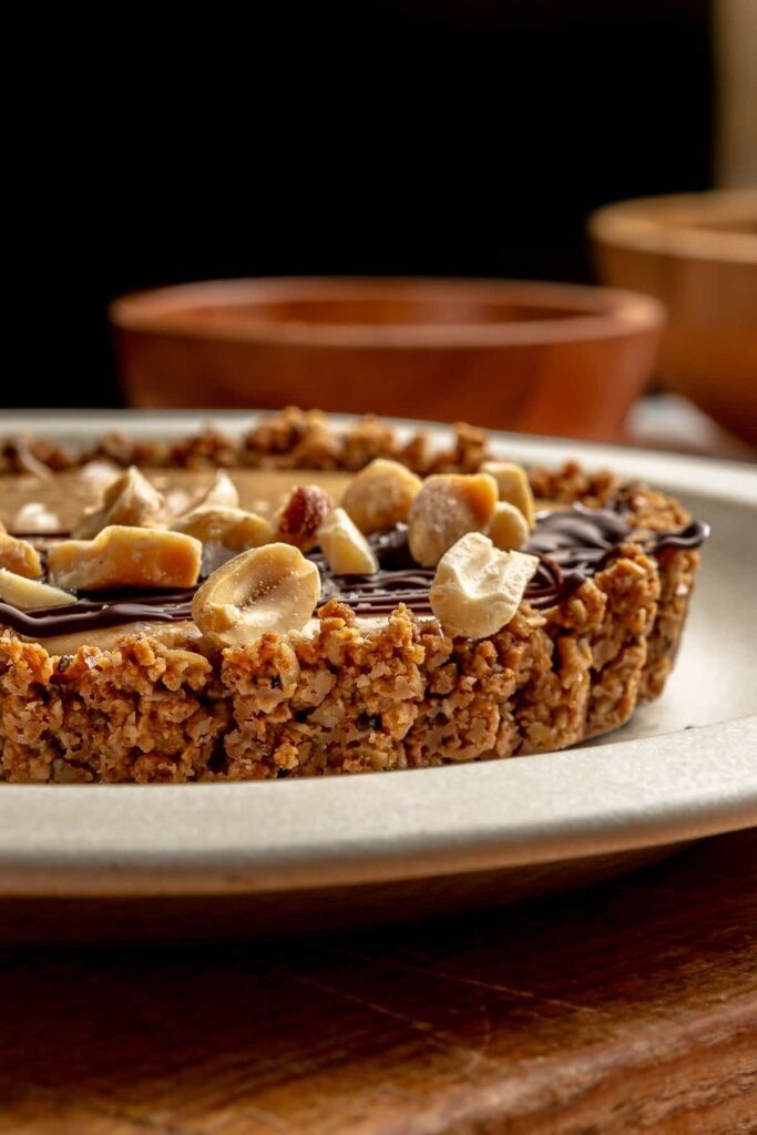 Kusursuz Lezzet: Kurabiye & Granola Tabanlı Fıstık Ezmesi Tart Tarifi